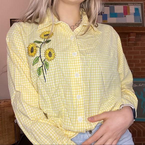 Vintage Tops - VIntage 90s Sunflower Embroidered Gingham Button Up Top National Cottagecore